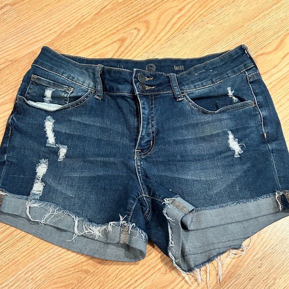 SO Women's Distressed Denim Shorts Dark Wash Cuffed Juniors Size 13 - Picture 1 of 3